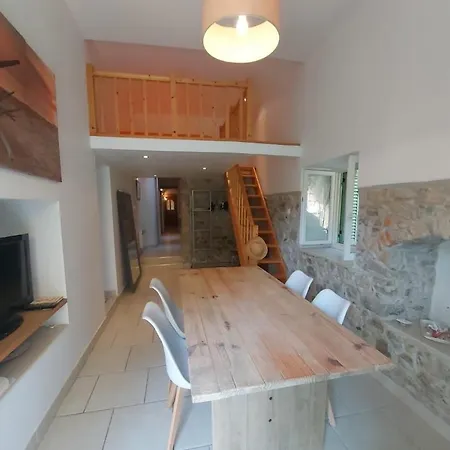 Duplex Oasis Avec Jardin Dans Vieille מנטון